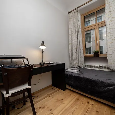 Point Apartment *