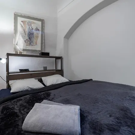 Apartment Point *
